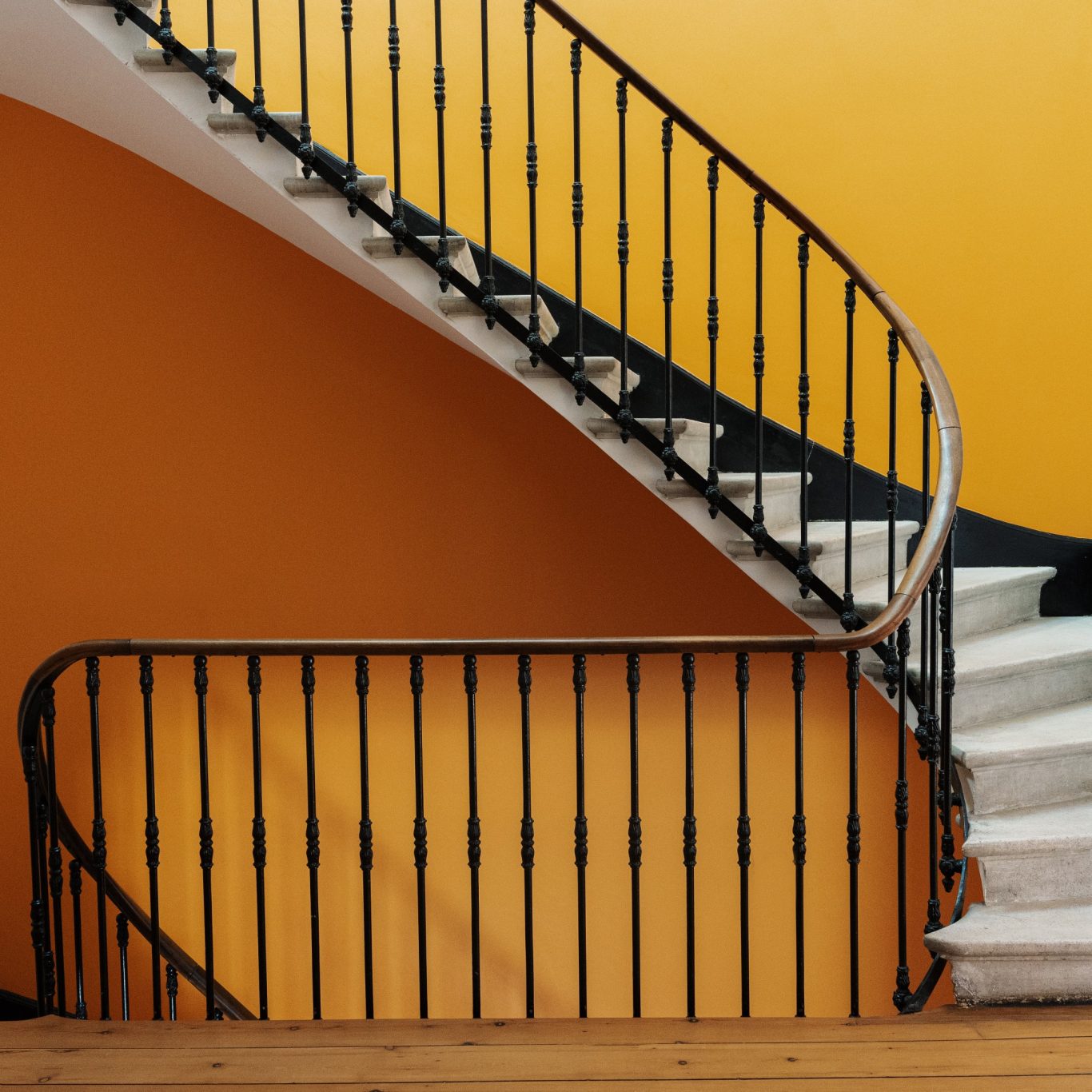 Photographie en couleur d'un escalier. Photographe immobilier en Loire Atlantique